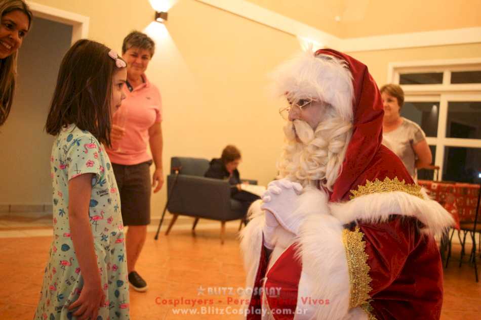 Papai noel posando para uma foto em Sorocaba